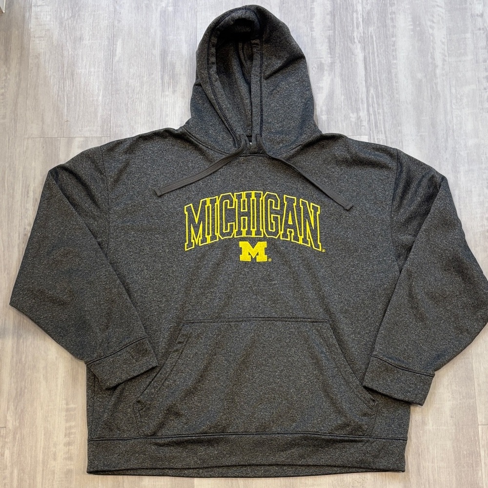University of Michigan Wolverines Gray Hoodie with logo size X Large